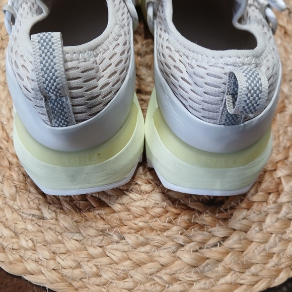 Sorel Kinetic Sneakers 7.5 - Picture 4 of 8